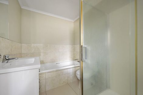 Photo of property in 202 Old Farm Road, Hamilton East, Hamilton, 3216