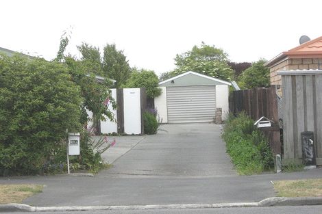 Photo of property in 28 Inwoods Road, Parklands, Christchurch, 8083