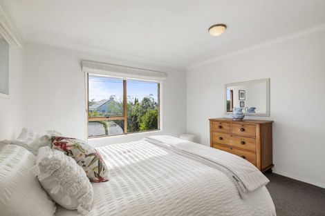 Photo of property in 33 Eversleigh Road, Belmont, Auckland, 0622