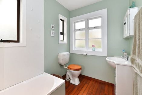 Photo of property in 20 Downer Street, Helensville, 0800