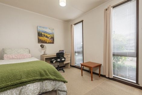 Photo of property in 14 Rakino Place, Awapuni, Palmerston North, 4412