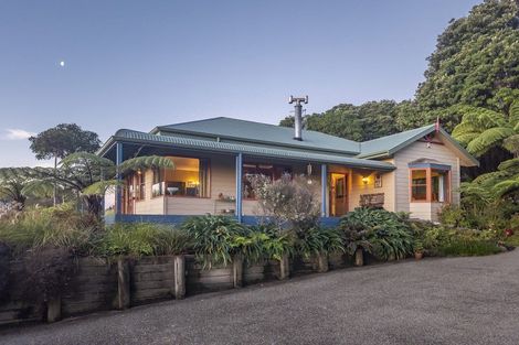 Photo of property in 35 Sunglo Terrace, Otaki, 5512