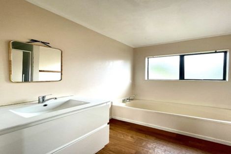 Photo of property in 10 Loughanure Place, Massey, Auckland, 0614