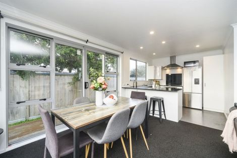 Photo of property in 56 Exeter Crescent, Takaro, Palmerston North, 4412