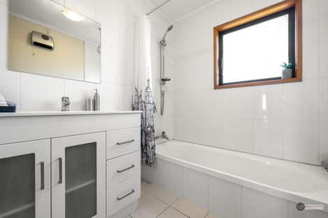 Photo of property in 41 Pekanga Road, Normandale, Lower Hutt, 5010