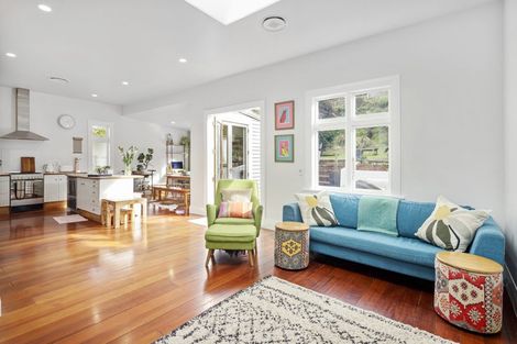 Photo of property in 72 Eden Street, Island Bay, Wellington, 6023