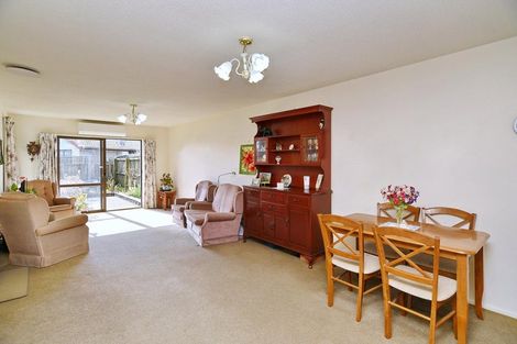 Photo of property in 2/7 Cassidy Place, Belfast, Christchurch, 8051