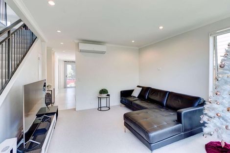 Photo of property in 11 Costa Viva Crescent, Karaka, Papakura, 2113