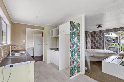 Photo of property in 8 Kilcar Place, Massey, Auckland, 0614