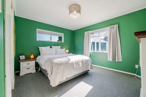 Photo of property in 105 Hillcrest Drive, Kelvin Grove, Palmerston North, 4414