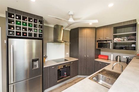 Photo of property in 32 Tokomaru Road East, Tokomaru, Palmerston North, 4474