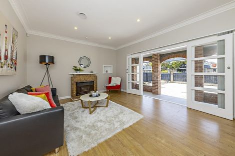Photo of property in 15 Landscape Road, Papatoetoe, Auckland, 2025