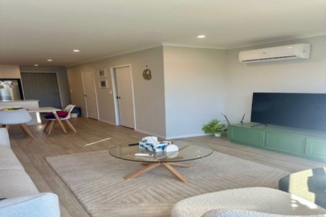 Photo of property in 1b Pavola Grove, Glenfield, Auckland, 0629