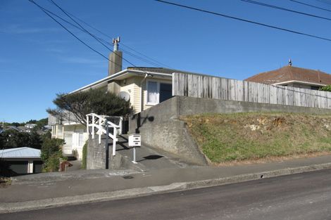 Photo of property in 15 Spenmoor Street, Newlands, Wellington, 6037