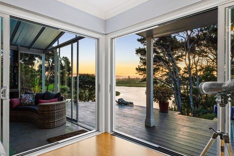 Photo of property in 24 Poplar Road, Stanmore Bay, Whangaparaoa, 0932