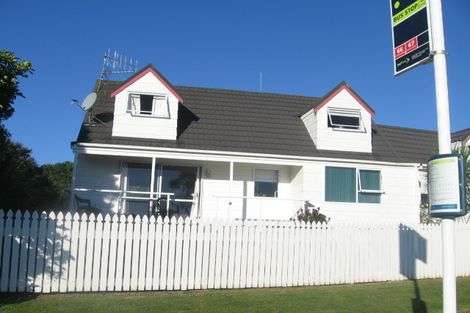 Photo of property in 35 James Cook Drive, Whitby, Porirua, 5024