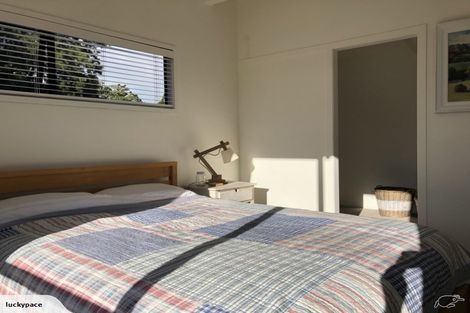 Photo of property in 2/99 Konini Road, Titirangi, Auckland, 0604