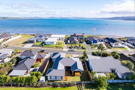 Photo of property in 33 Karoro Road, One Tree Point, 0118