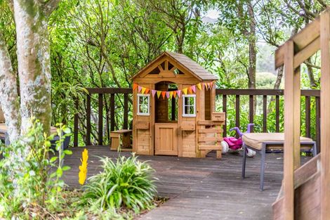 Photo of property in 33 Oak Avenue, Paremata, Porirua, 5024