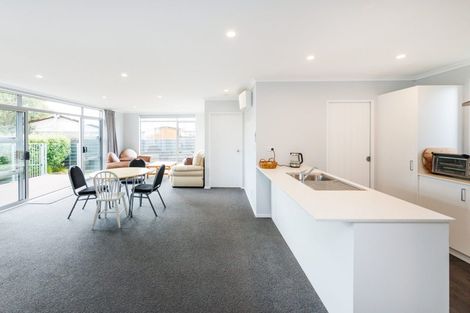 Photo of property in 58 Exeter Crescent, Takaro, Palmerston North, 4412