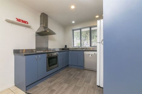 Photo of property in 37 Hewlett Road, Massey, Auckland, 0614