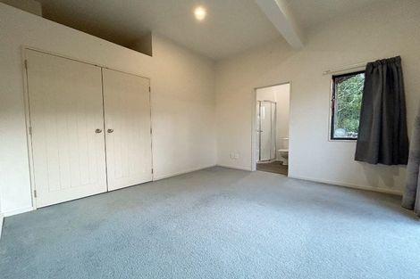 Photo of property in 12 Springwater Vale, Unsworth Heights, Auckland, 0632