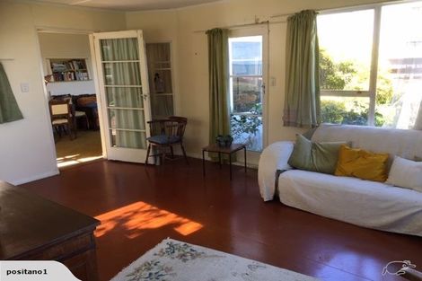 Photo of property in 134 Seaview Road, Paraparaumu Beach, Paraparaumu, 5032