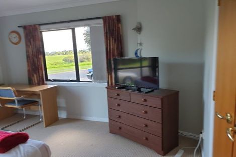 Photo of property in 6 Danica Esplanade, Te Atatu Peninsula, Auckland, 0610