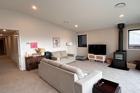 Photo of property in 10 Corriedale Road, Jacks Point, 9371