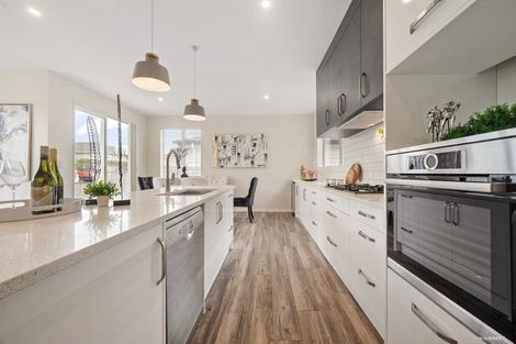 Photo of property in 10 Bine Crescent, Orewa, 0931