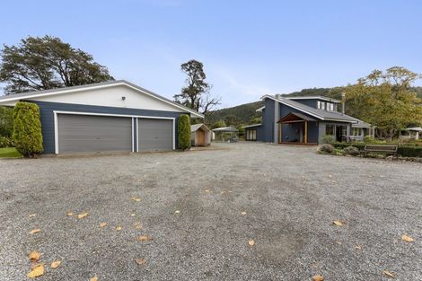 Photo of property in 61 Twin Lakes Road, Te Marua, Upper Hutt, 5018