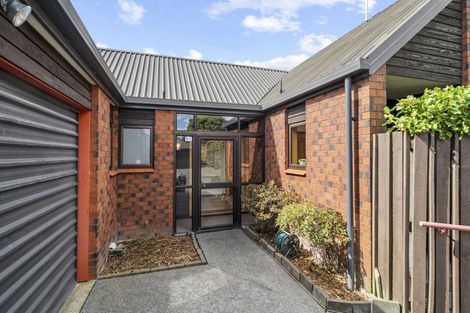 Photo of property in 2/8 Cricklewood Place, Avonhead, Christchurch, 8042