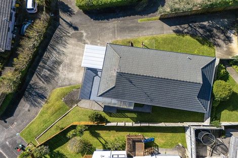 Photo of property in 2/8 Sevilla Place, Unsworth Heights, Auckland, 0632