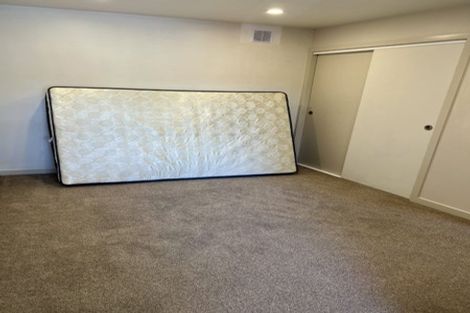 Photo of property in 19 Castleford Street, Green Bay, Auckland, 0604