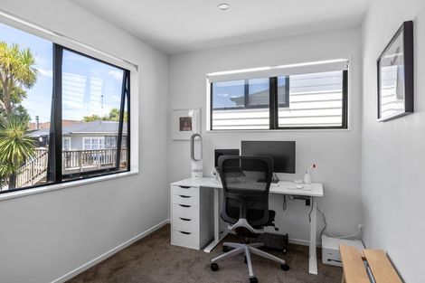 Photo of property in 27d Taipari Road, Te Atatu Peninsula, Auckland, 0610