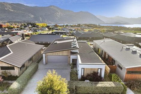 Photo of property in 9 Landsborough Lane, Wanaka, 9305