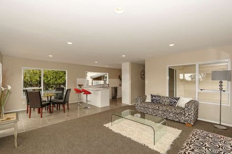 Photo of property in 15d Sarona Avenue, Glen Eden, Auckland, 0602