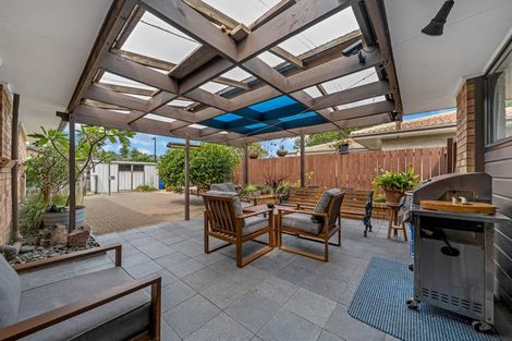 Photo of property in 11 Jessika Place, Conifer Grove, Takanini, 2112