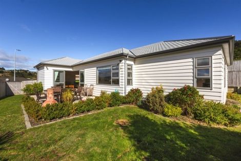 Photo of property in 2 Gennaker Lane, Whitby, Porirua, 5024