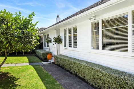 Photo of property in 5 Kervil Avenue, Te Atatu Peninsula, Auckland, 0610