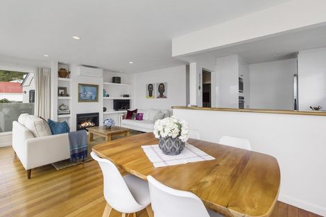 Photo of property in 291 Karaka Bay Road, Karaka Bays, Wellington, 6022