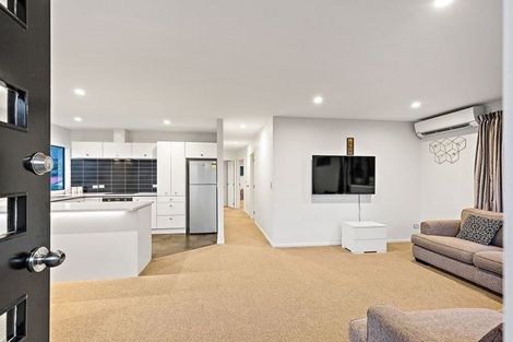 Photo of property in 7 Longview Rise, Massey, Auckland, 0614