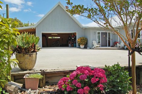 Photo of property in 30 Rangiora Road, Kaiwaka, 0573