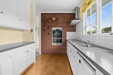 Photo of property in 43 James Cook Street, Havelock North, 4130
