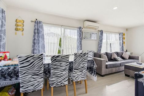 Photo of property in 2/31 Solveig Place, Randwick Park, Auckland, 2105