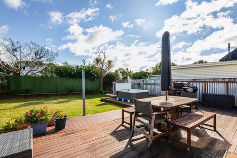 Photo of property in 64 Oroua Street, Eastbourne, Lower Hutt, 5013