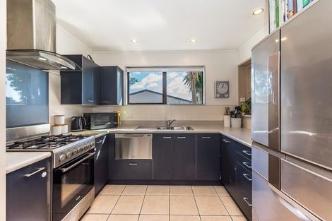 Photo of property in 18 Rosewood Place, Paraparaumu, 5032