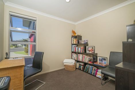 Photo of property in 8 Dotterel Place, Whitianga, 3510
