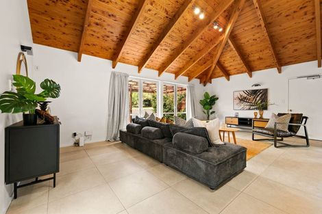 Photo of property in 18 Burgundy Park Avenue, Henderson, Auckland, 0612