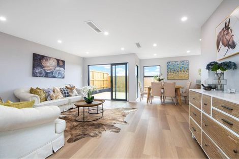 Photo of property in 30 Taipahitini Road, Rosehill, 2113